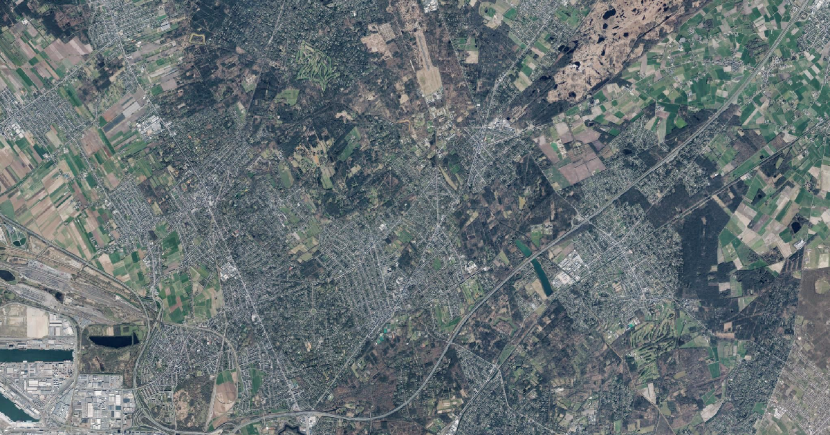 Luchtfoto van Brasschaat met de gemeentegrens