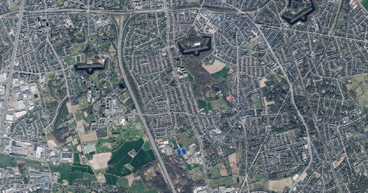 Luchtfoto van Edegem met de gemeentegrens