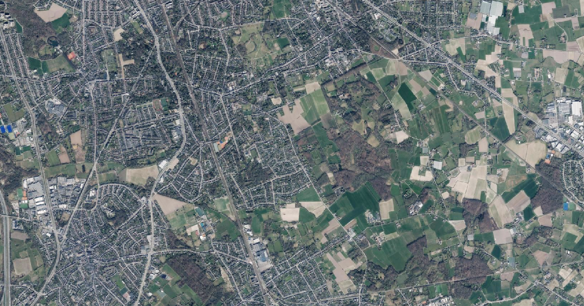 Luchtfoto van Hove met de gemeentegrens