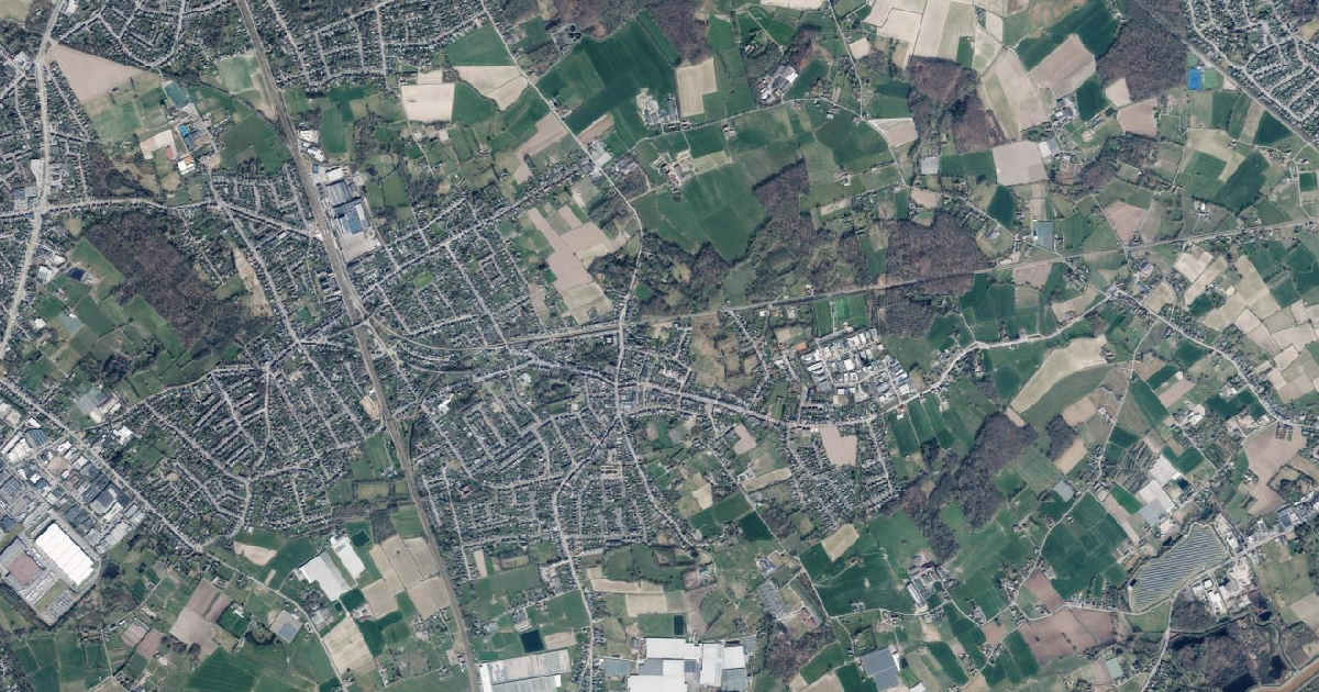 Luchtfoto van Lint met de gemeentegrens