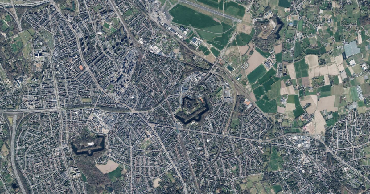 Luchtfoto van Mortsel met de gemeentegrens