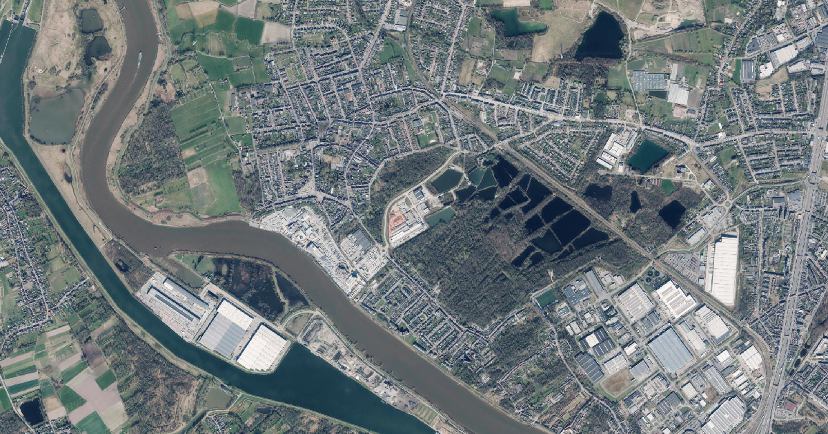 Luchtfoto van Niel met de gemeentegrens