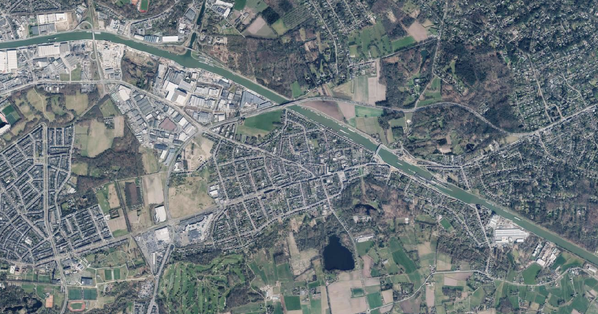 Luchtfoto van Wijnegem met de gemeentegrens