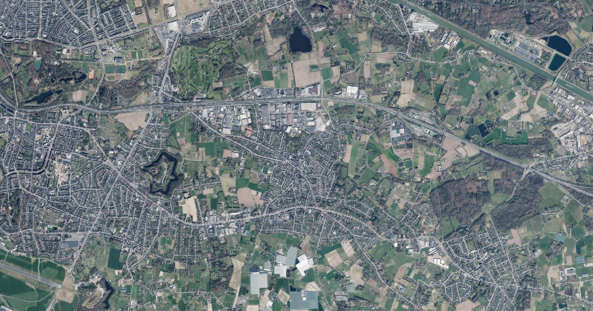 Luchtfoto van Wommelgem met de gemeentegrens