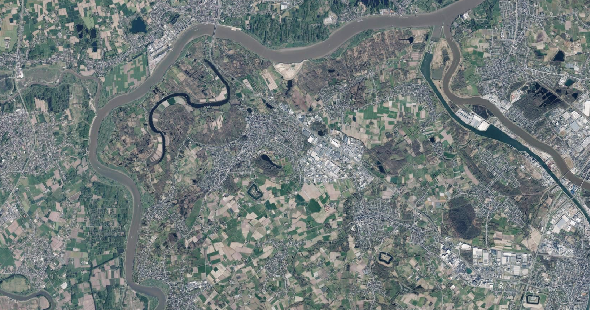 Luchtfoto van Bornem met de gemeentegrens