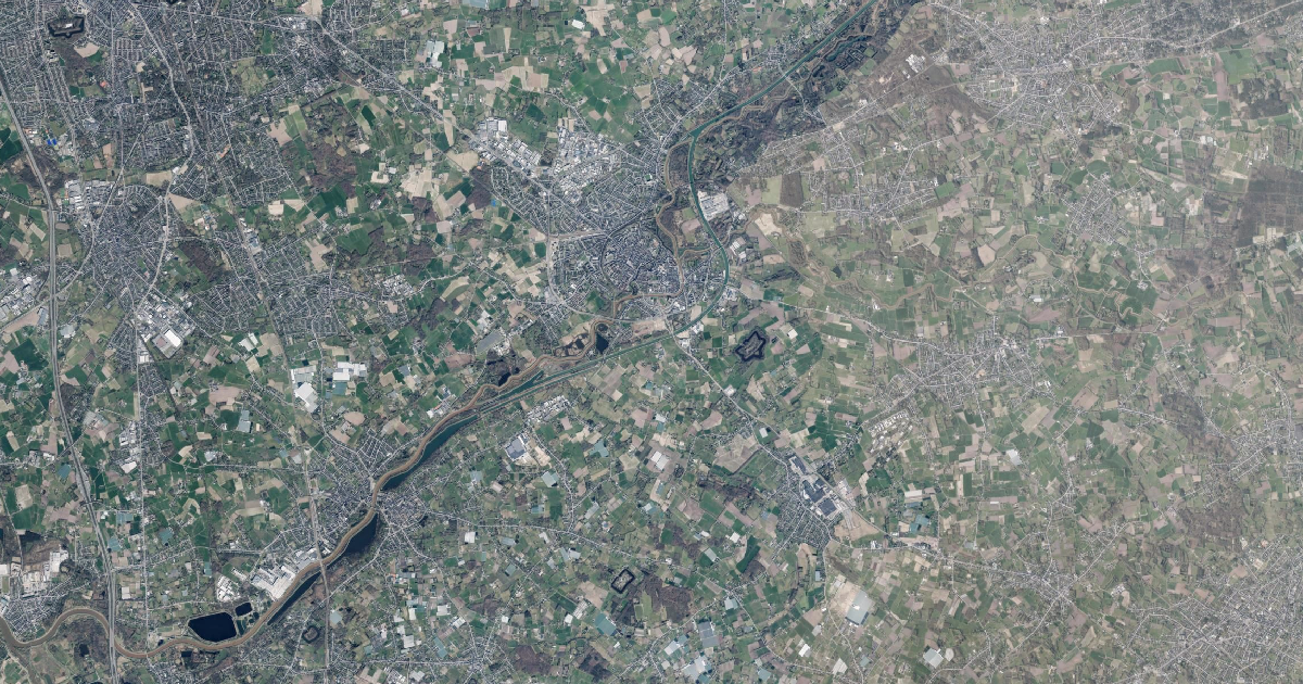 Luchtfoto van Lier met de gemeentegrens
