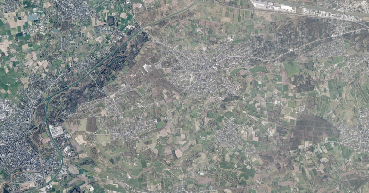 Luchtfoto van Nijlen met de gemeentegrens