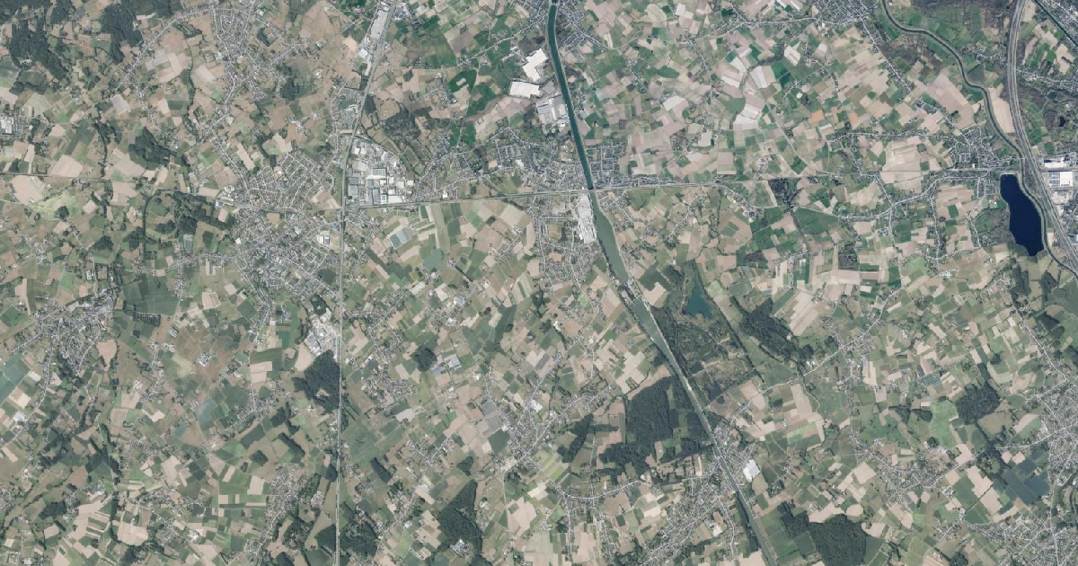 Luchtfoto van Kapelle-op-den-Bos met de gemeentegrens