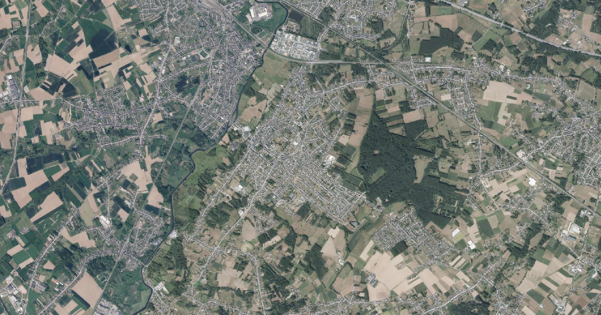 Luchtfoto van Liedekerke met de gemeentegrens