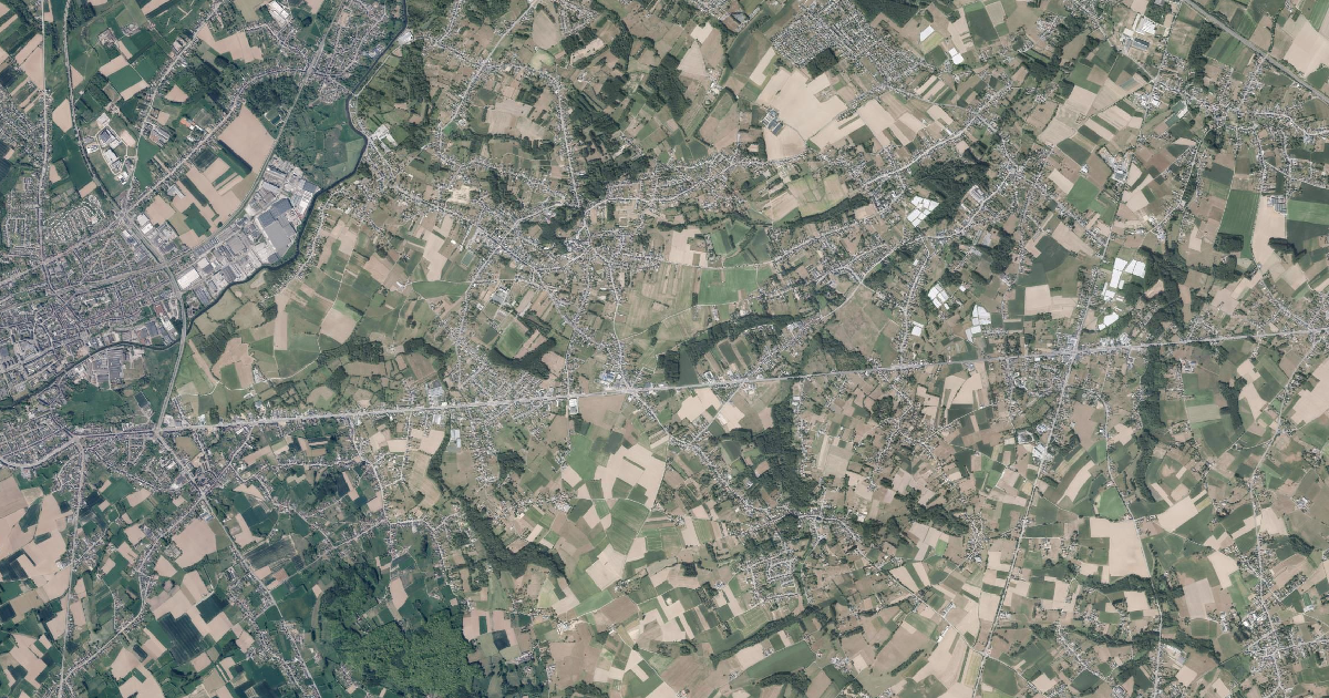Luchtfoto van Roosdaal met de gemeentegrens