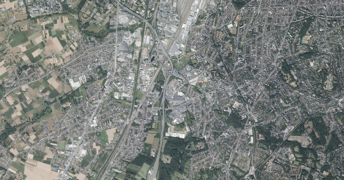 Luchtfoto van Drogenbos met de gemeentegrens