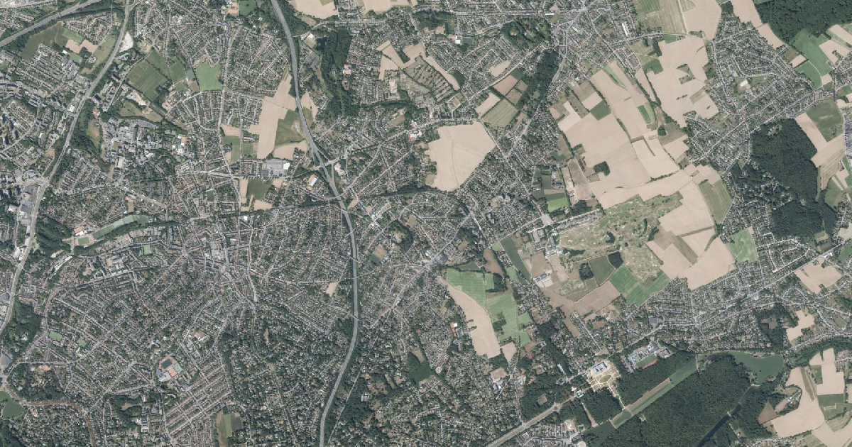 Luchtfoto van Wezembeek-Oppem met de gemeentegrens