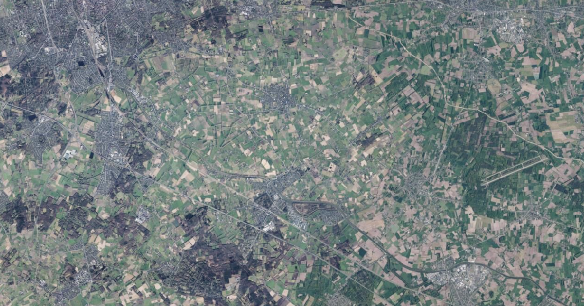 Luchtfoto van Beernem met de gemeentegrens