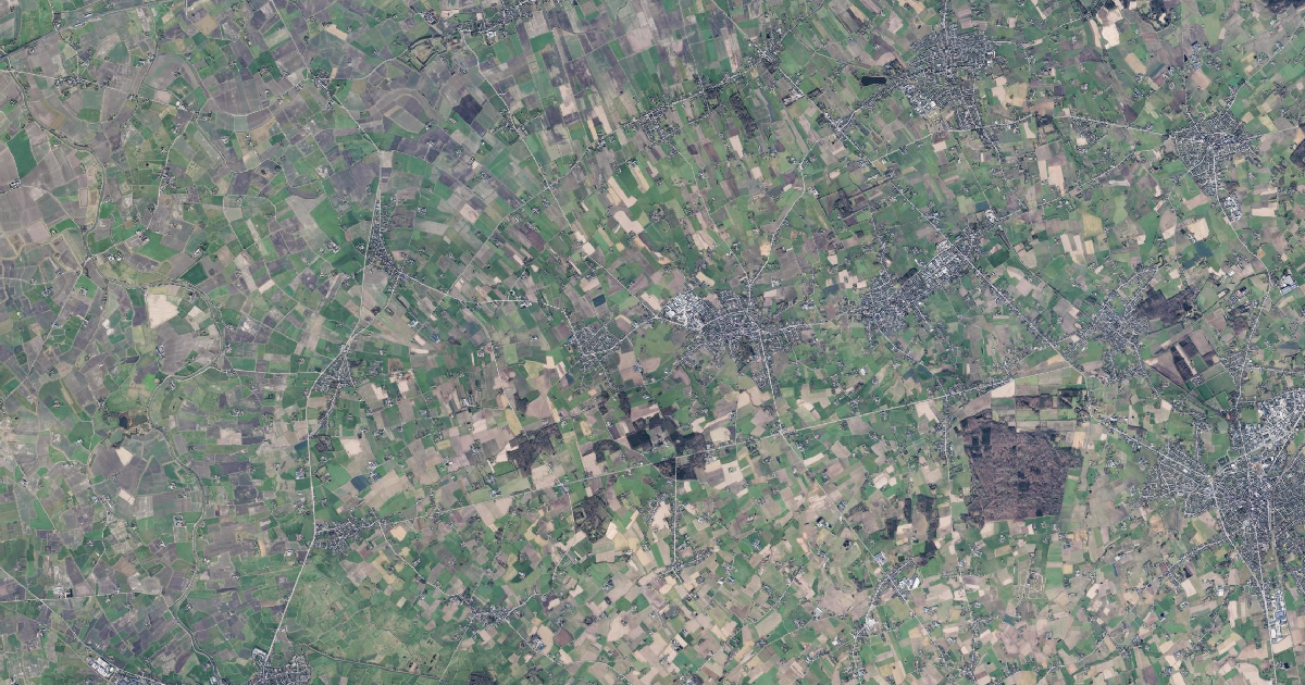 Luchtfoto van Koekelare met de gemeentegrens