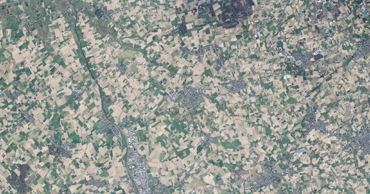 Luchtfoto van Langemark-Poelkapelle met de gemeentegrens