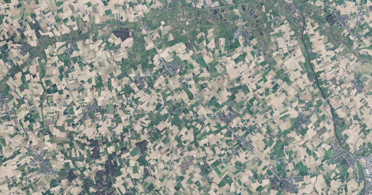 Luchtfoto van Vleteren met de gemeentegrens