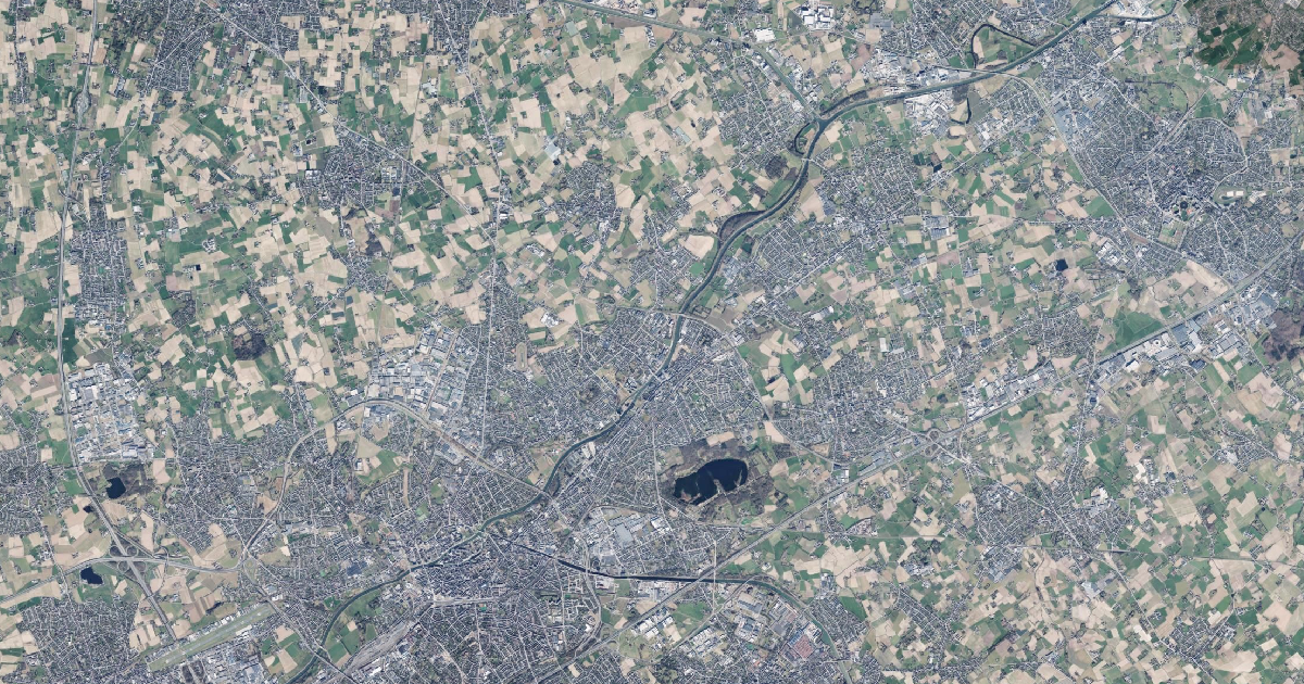 Luchtfoto van Harelbeke met de gemeentegrens