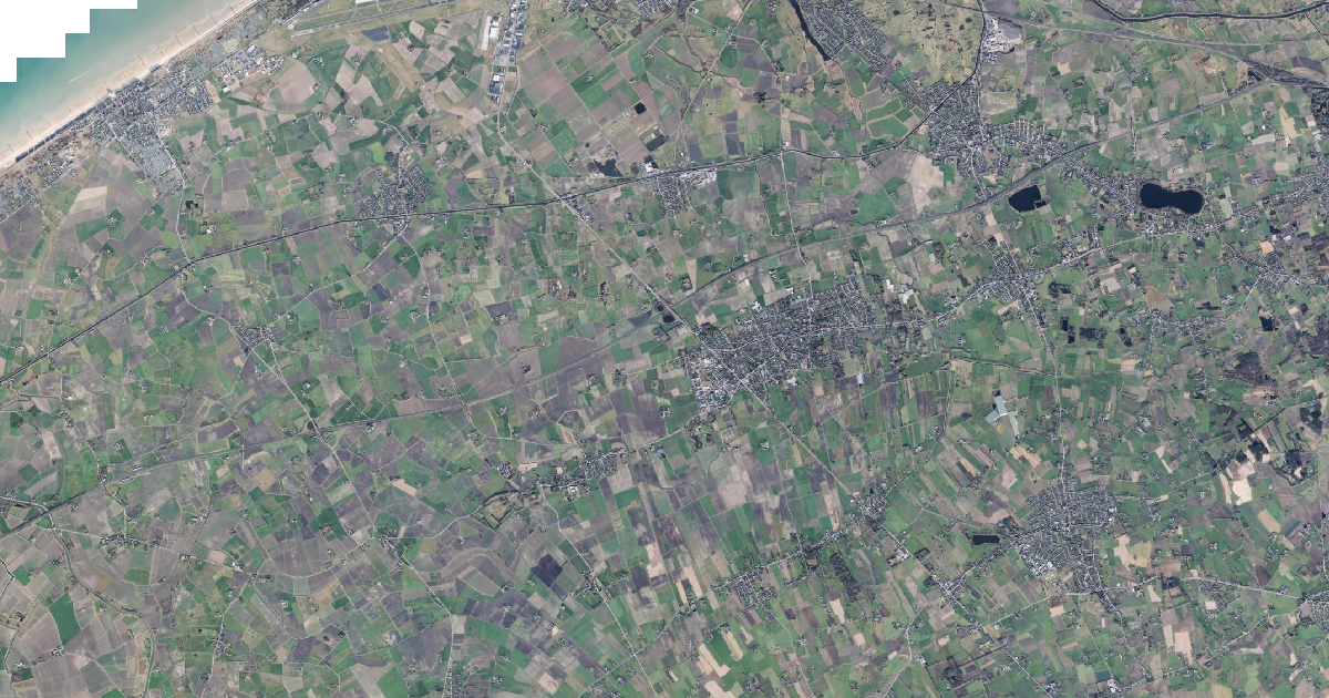 Luchtfoto van Gistel met de gemeentegrens
