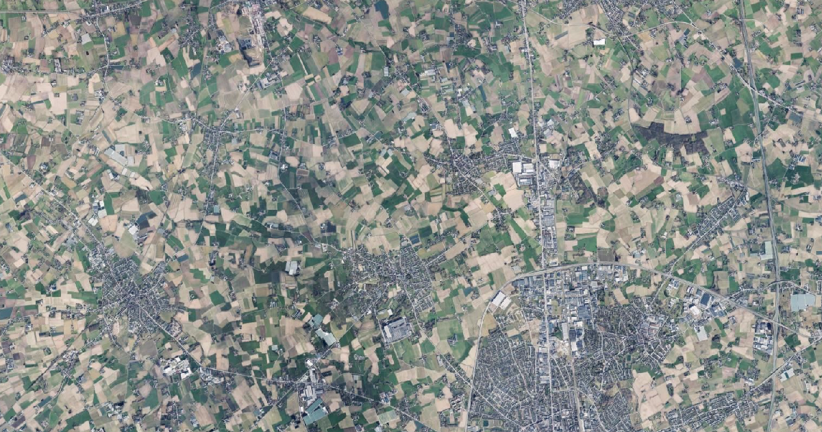Luchtfoto van Hooglede met de gemeentegrens