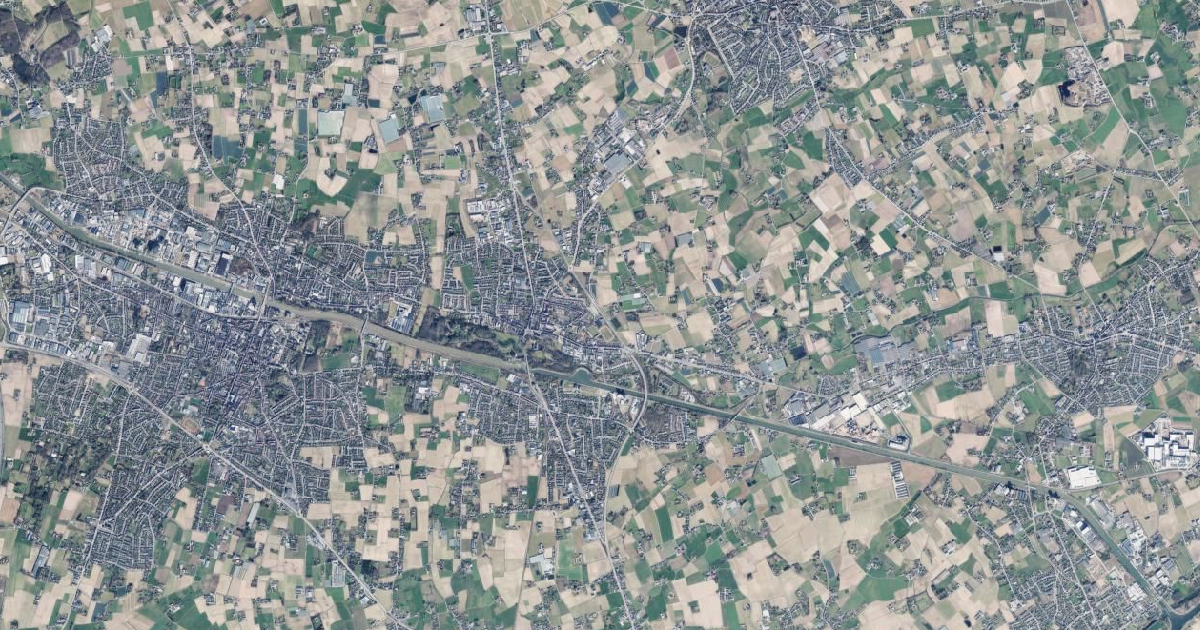 Luchtfoto van Ingelmunster met de gemeentegrens
