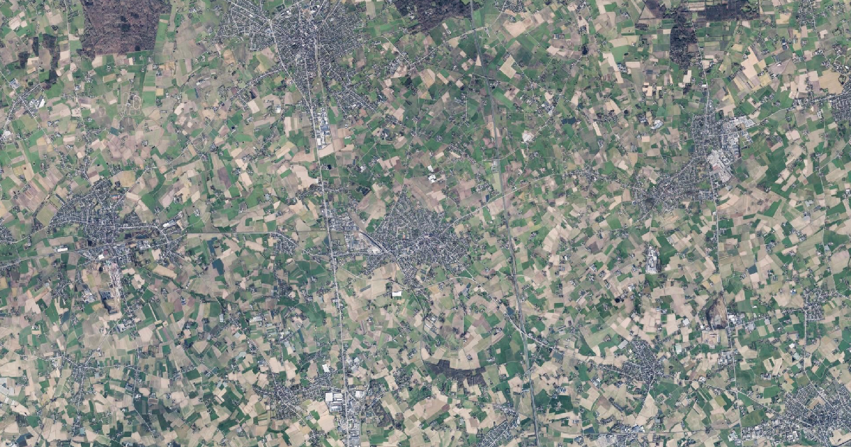 Luchtfoto van Lichtervelde met de gemeentegrens