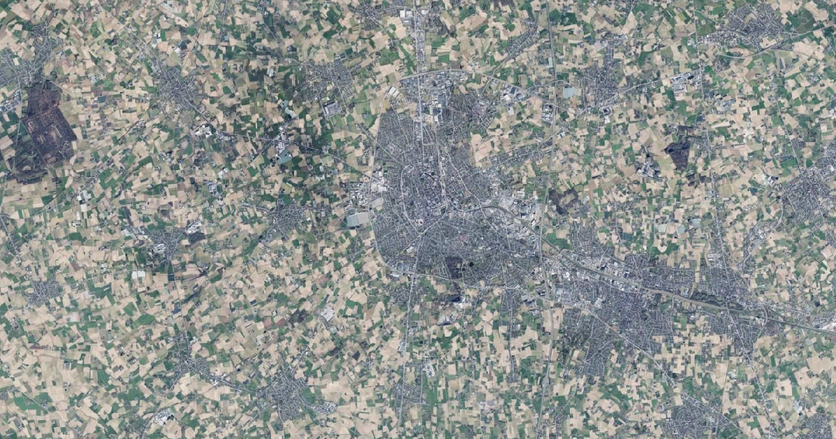Luchtfoto van Roeselare met de gemeentegrens