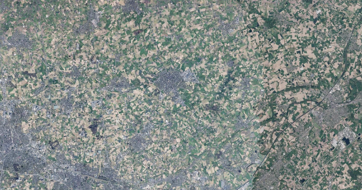 Luchtfoto van Tielt met de gemeentegrens