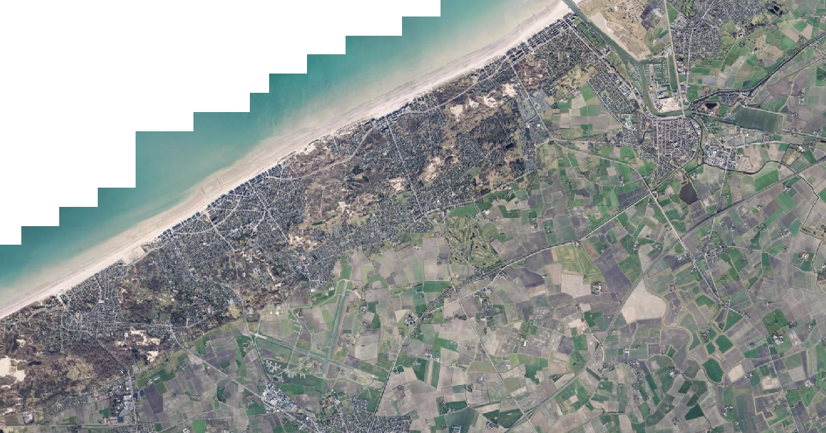 Luchtfoto van Koksijde met de gemeentegrens