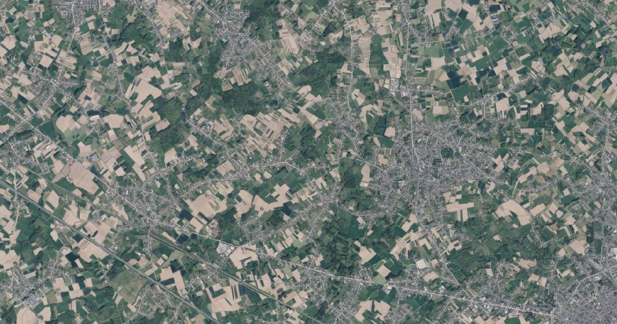 Luchtfoto van Lede met de gemeentegrens