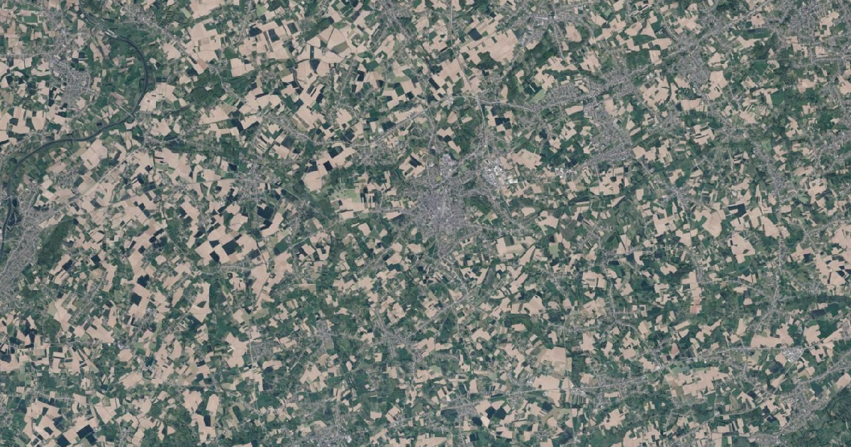 Luchtfoto van Zottegem met de gemeentegrens