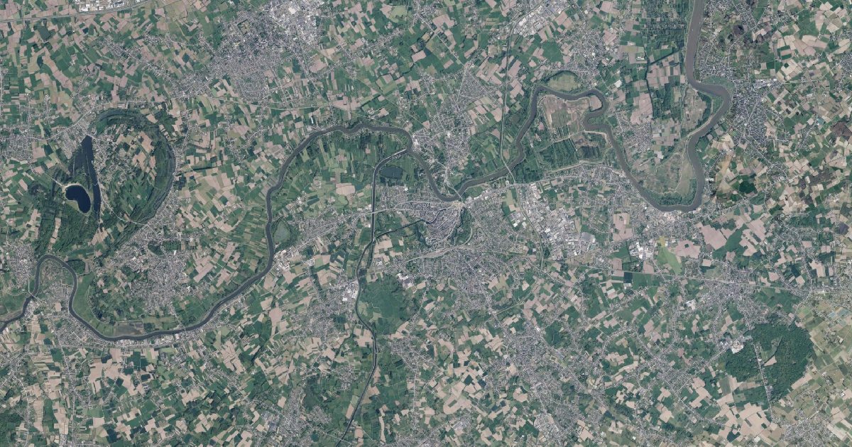 Luchtfoto van Dendermonde met de gemeentegrens