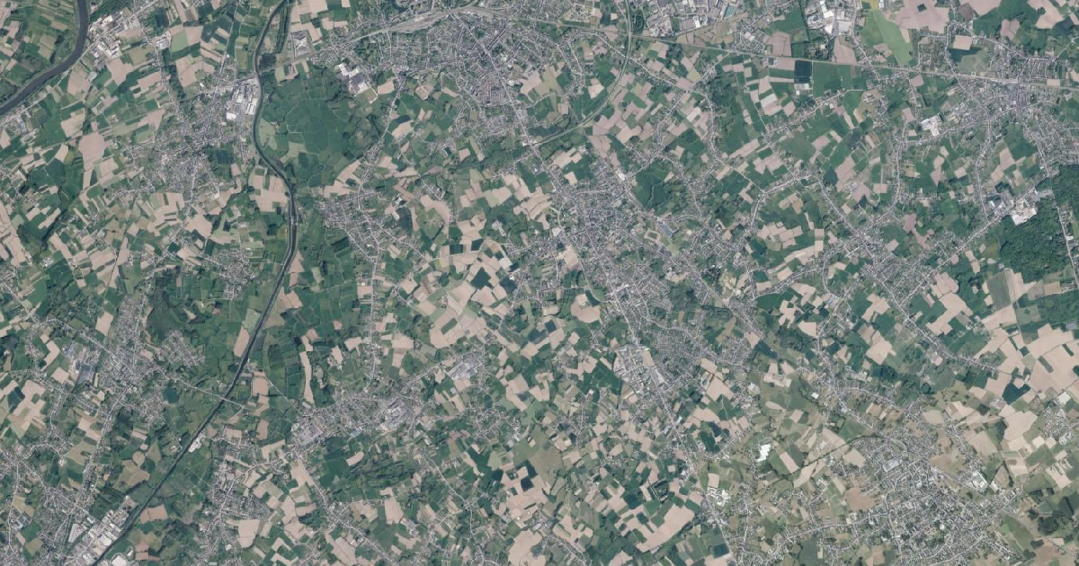 Luchtfoto van Lebbeke met de gemeentegrens