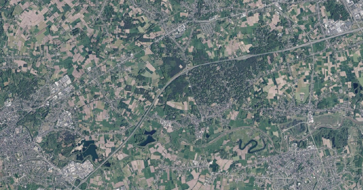 Luchtfoto van Waasmunster met de gemeentegrens