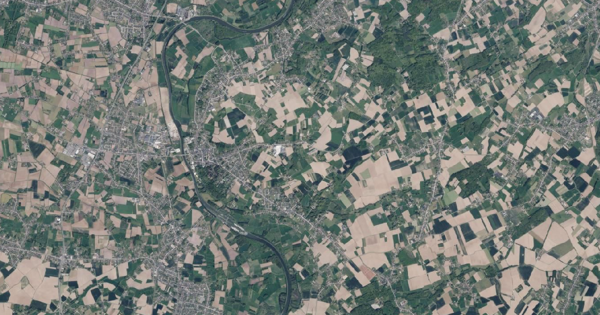 Luchtfoto van Gavere met de gemeentegrens