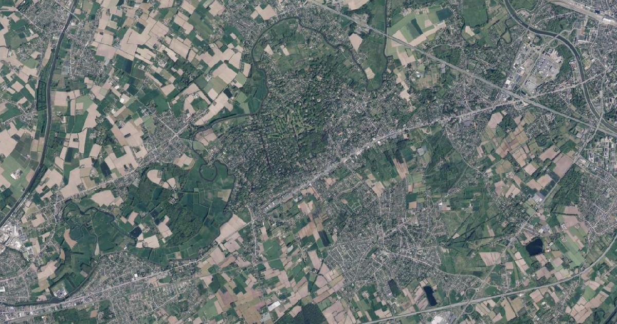 Luchtfoto van Sint-Martens-Latem met de gemeentegrens