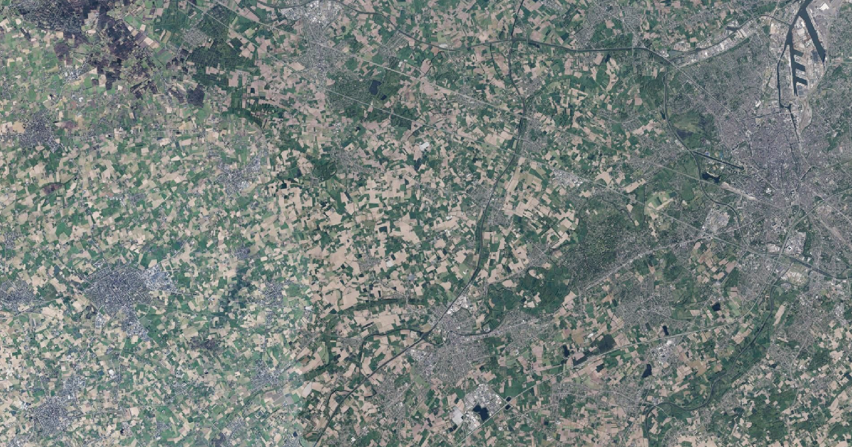 Luchtfoto van Deinze met de gemeentegrens