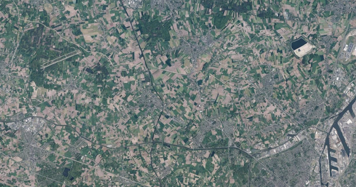Luchtfoto van Lievegem met de gemeentegrens