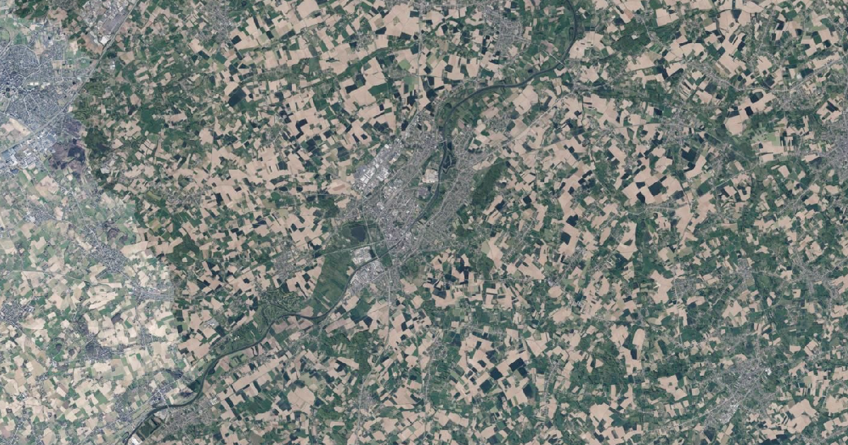 Luchtfoto van Oudenaarde met de gemeentegrens