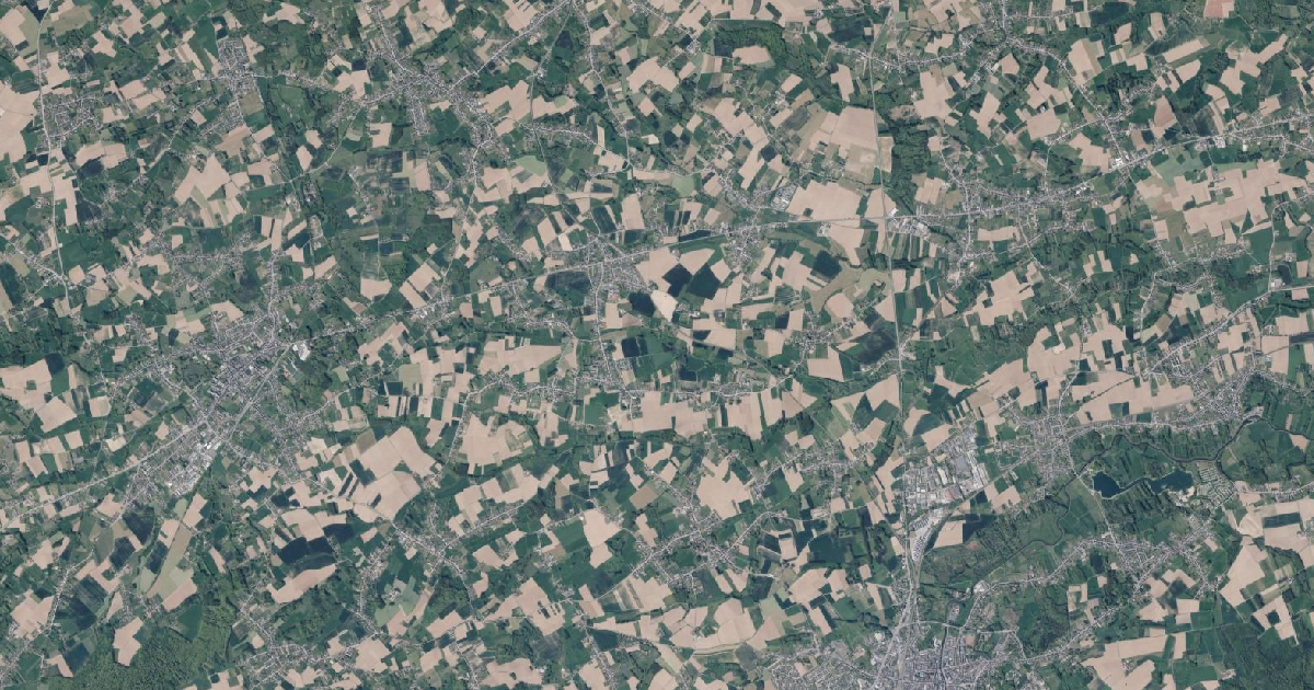 Luchtfoto van Lierde met de gemeentegrens