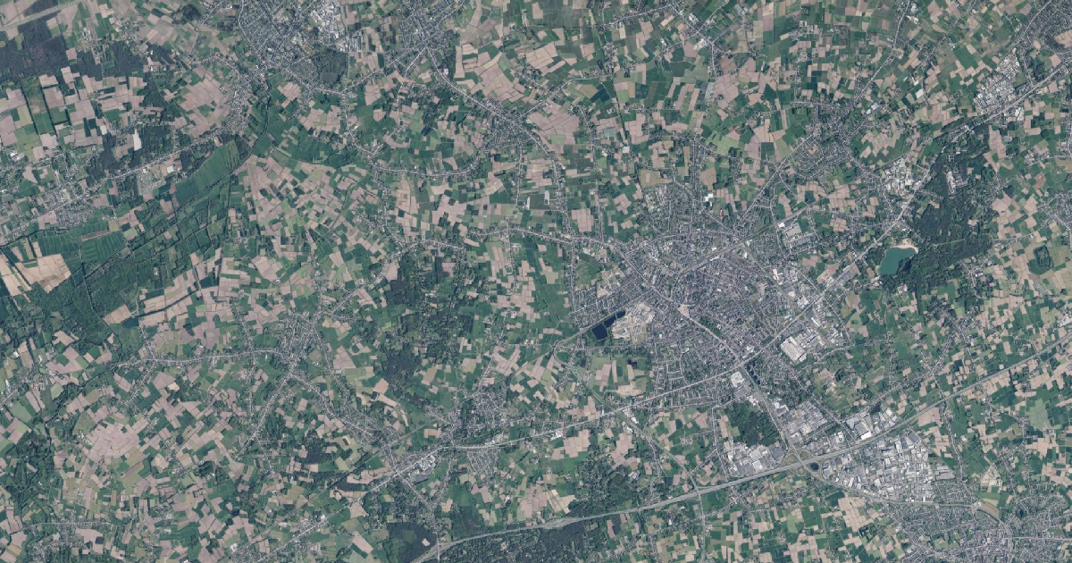 Luchtfoto van Sint-Niklaas met de gemeentegrens