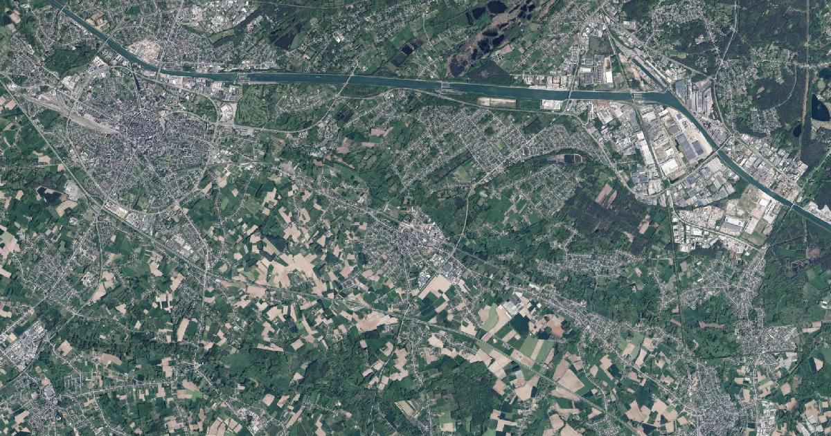 Luchtfoto van Diepenbeek met de gemeentegrens