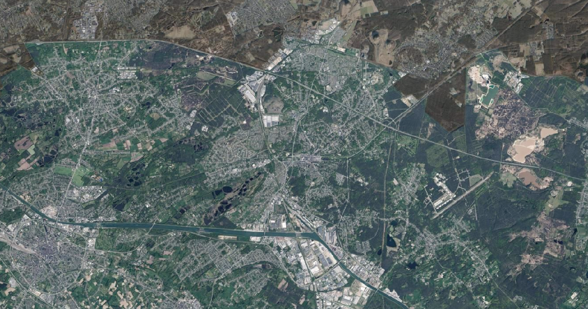 Luchtfoto van Genk met de gemeentegrens