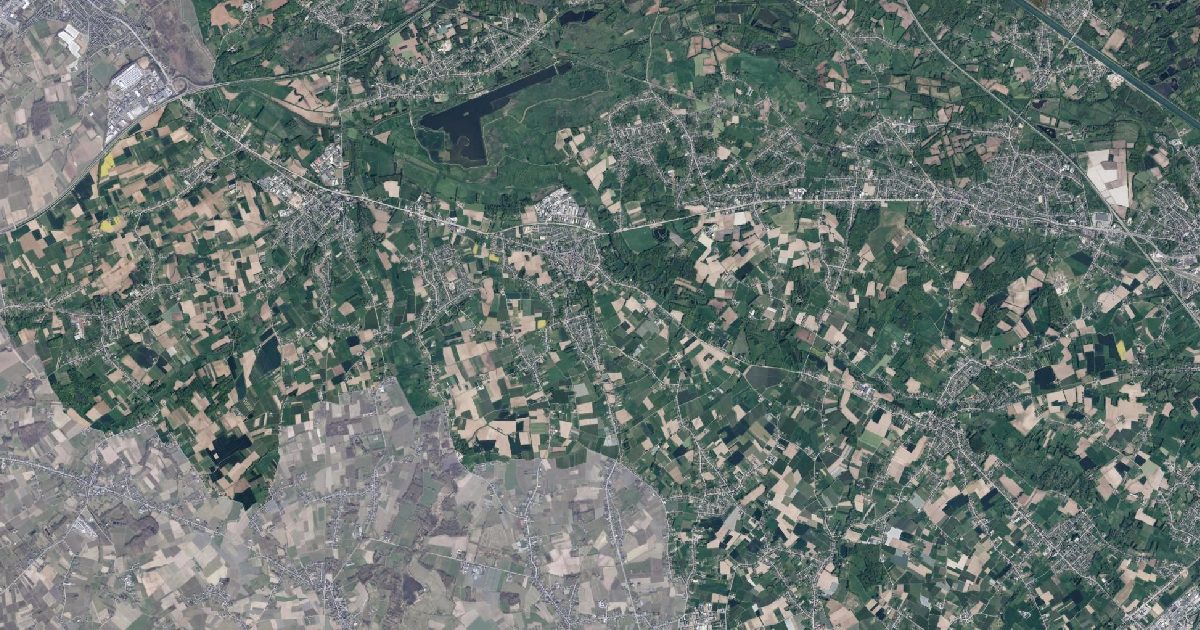 Luchtfoto van Herk-de-Stad met de gemeentegrens