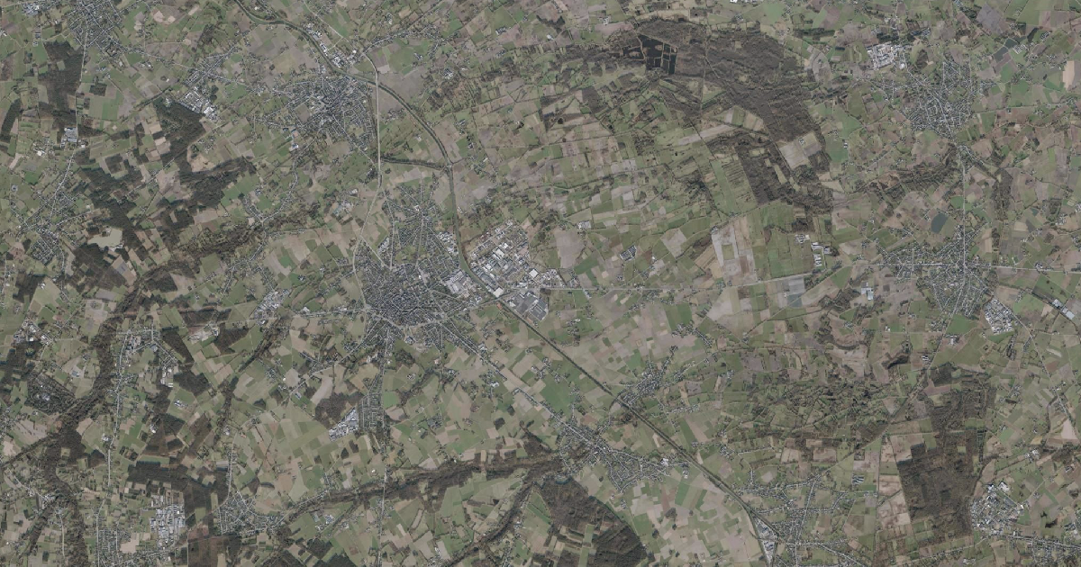 Luchtfoto van Bree met de gemeentegrens