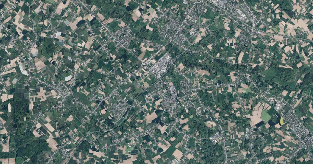 Luchtfoto van Alken met de gemeentegrens