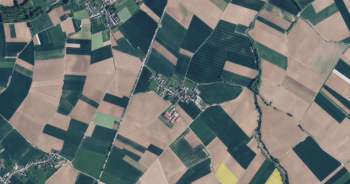 Luchtfoto van Herstappe met de gemeentegrens